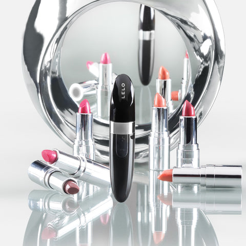 Mia 3 surrounded by lipstick