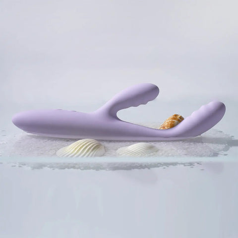Cici+ 2 with sand and shells