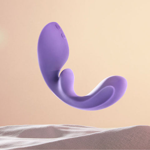 Lifestyle shot of the Flow Clit, Urethra & G-Spot Vibe by Osuga