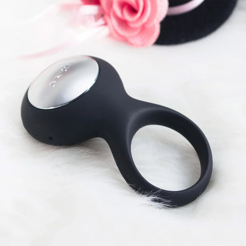Tyler Ring on fur with flower
