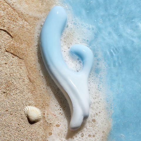 Osurging Clit Vibe & G-Spot Thruster by Osuga on the beach