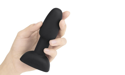 hand holding the b-Vibe Rimming Butt Plug Petite 
