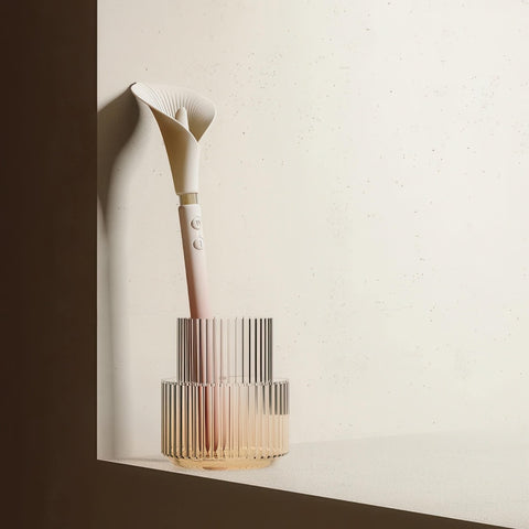 Lifestyle of Calla Dual in glass vase