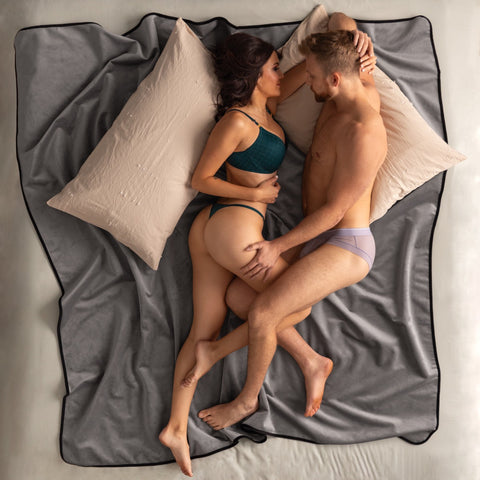  Man and woman having sex on Fascinator® King Waterproof Throw 