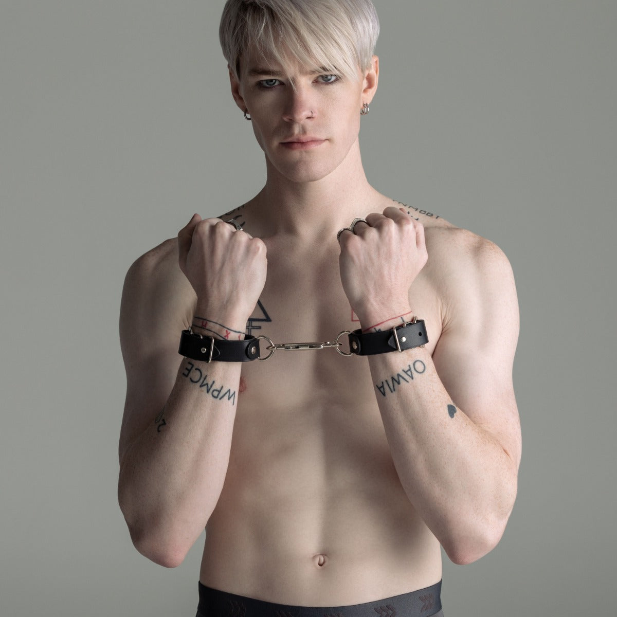 Forza Wrist Cuffs in Black 