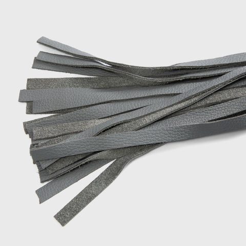 Dragontailz Intermediate Flogger tails close up