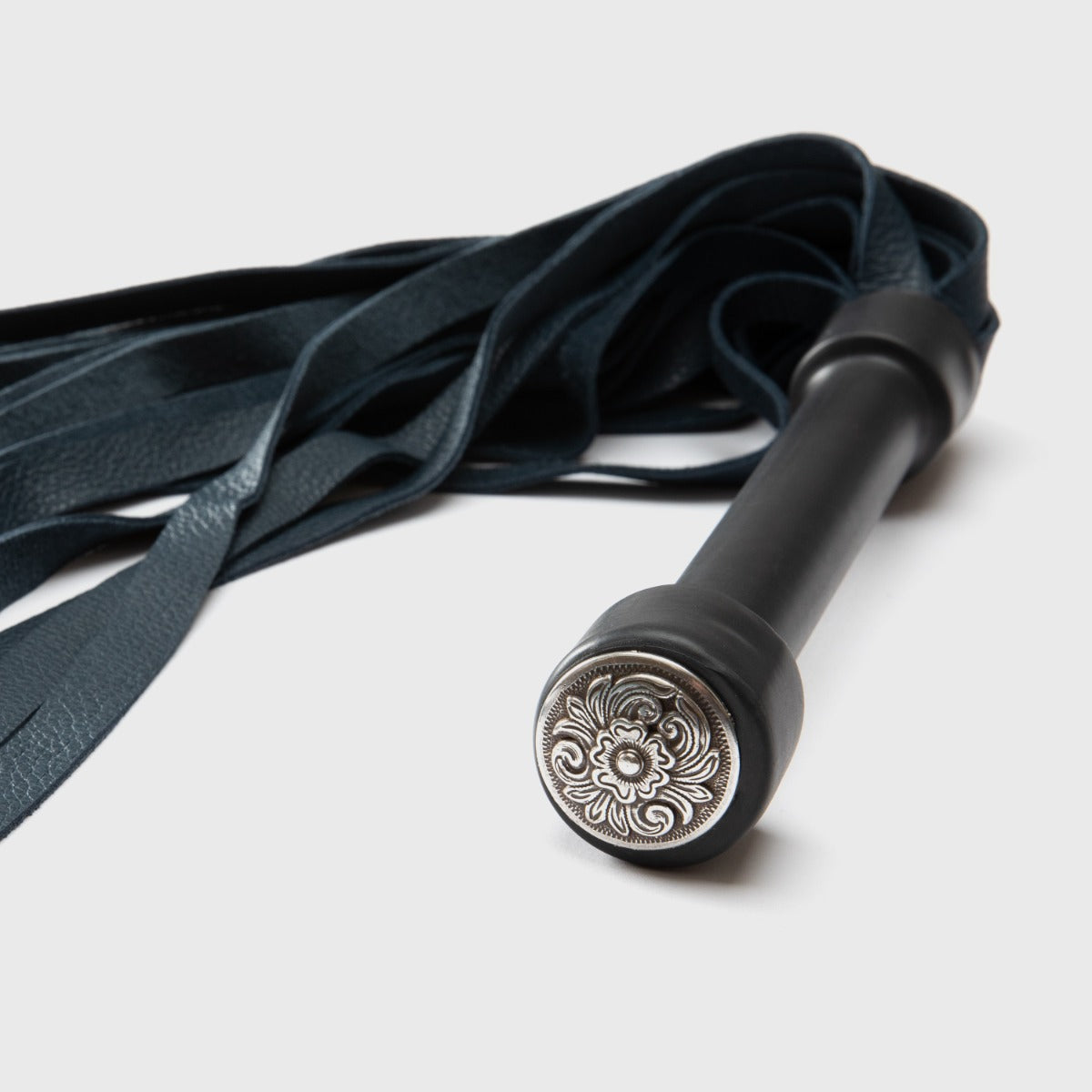 Dragontailz Intro Leather Flogger
