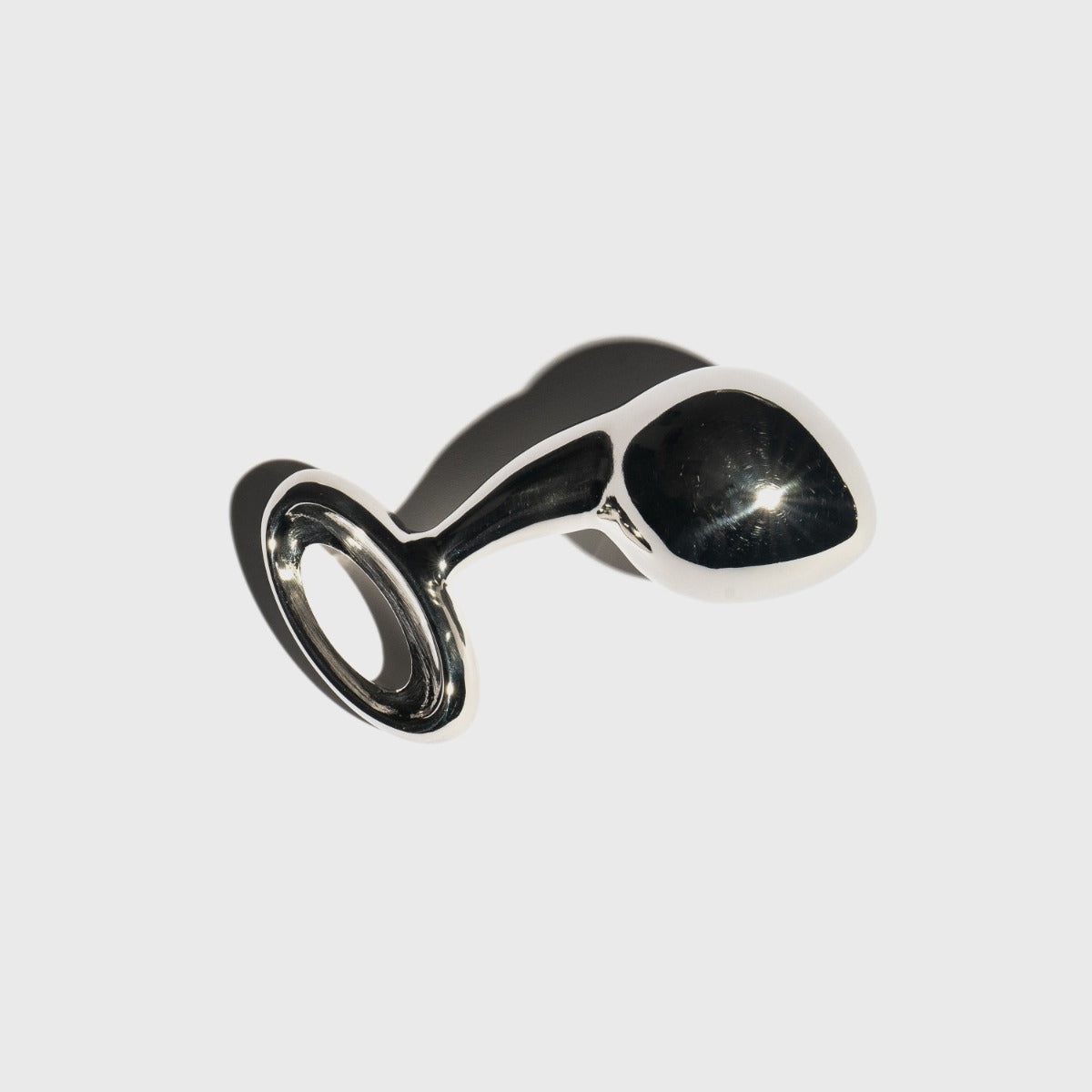 Luxy Large plug on grey background