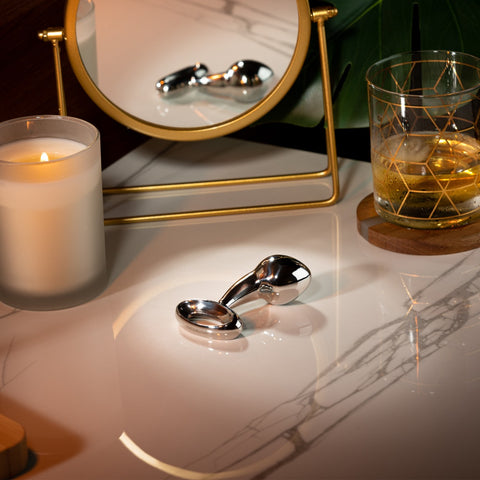 Luxy Medium plug on countertop