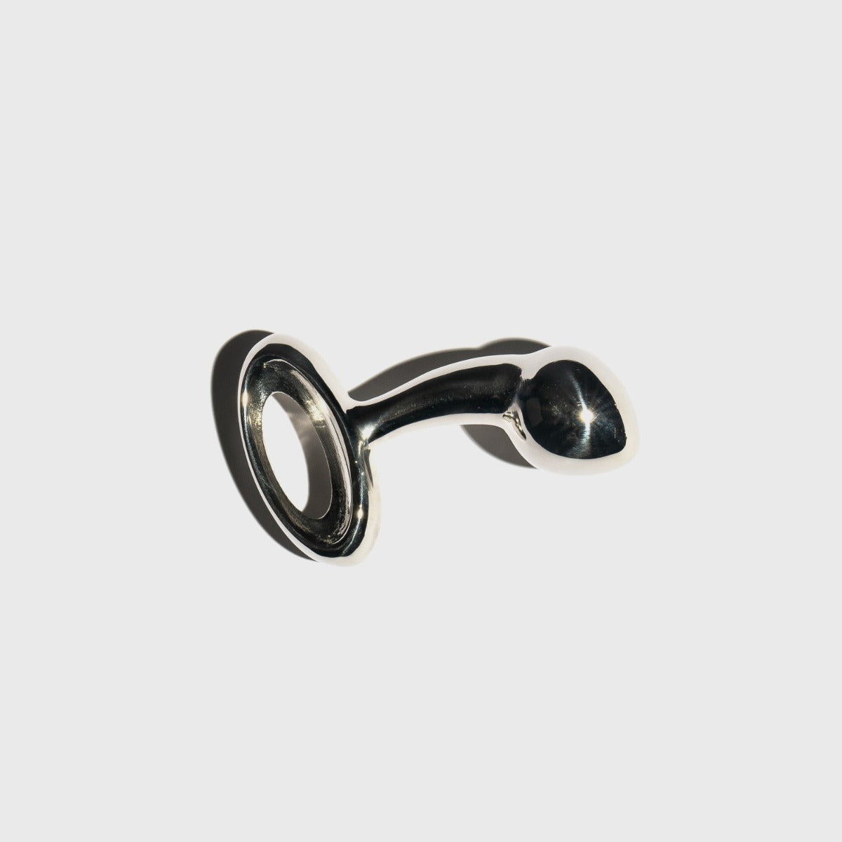 Luxy Small plug on grey background