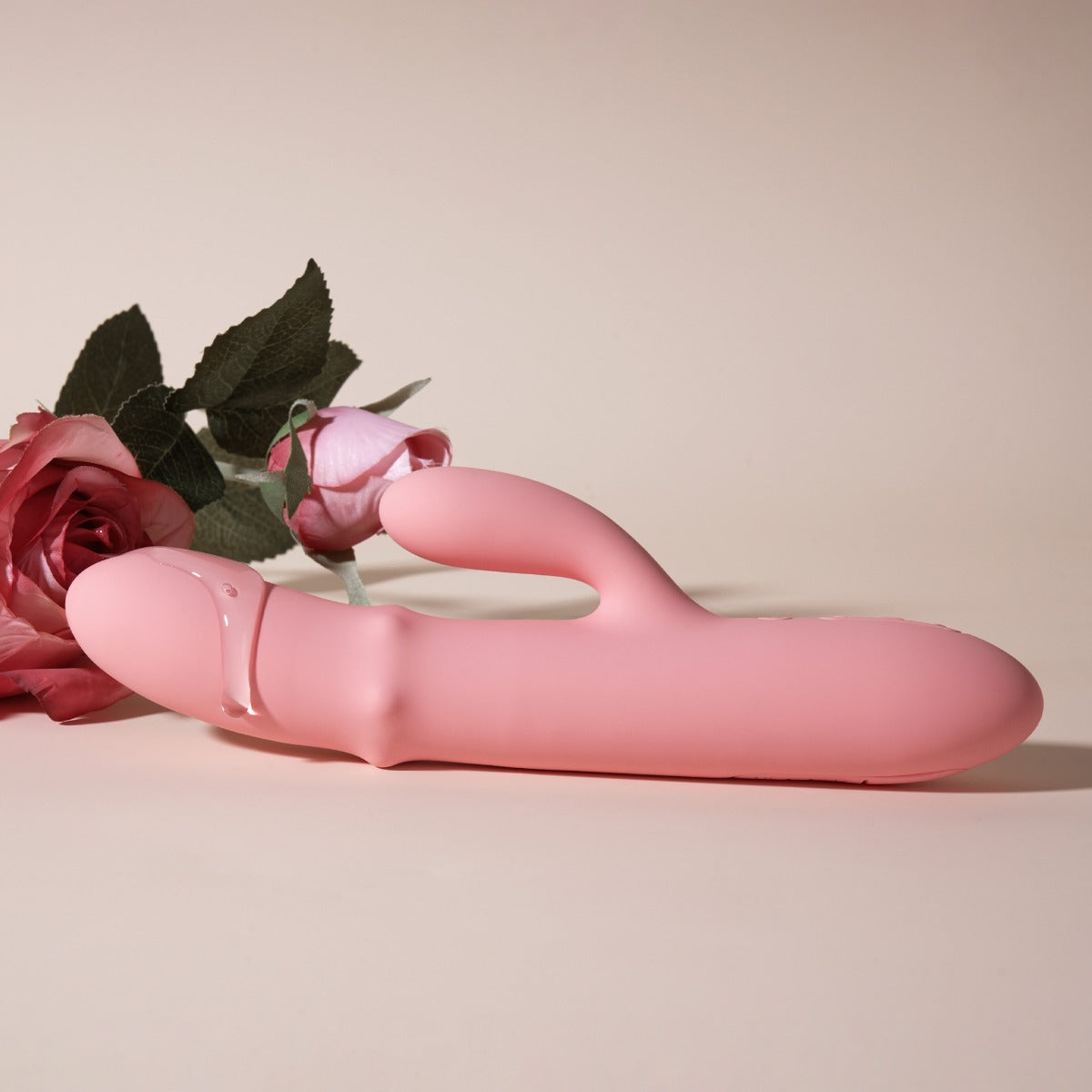 Mora Neo with flower