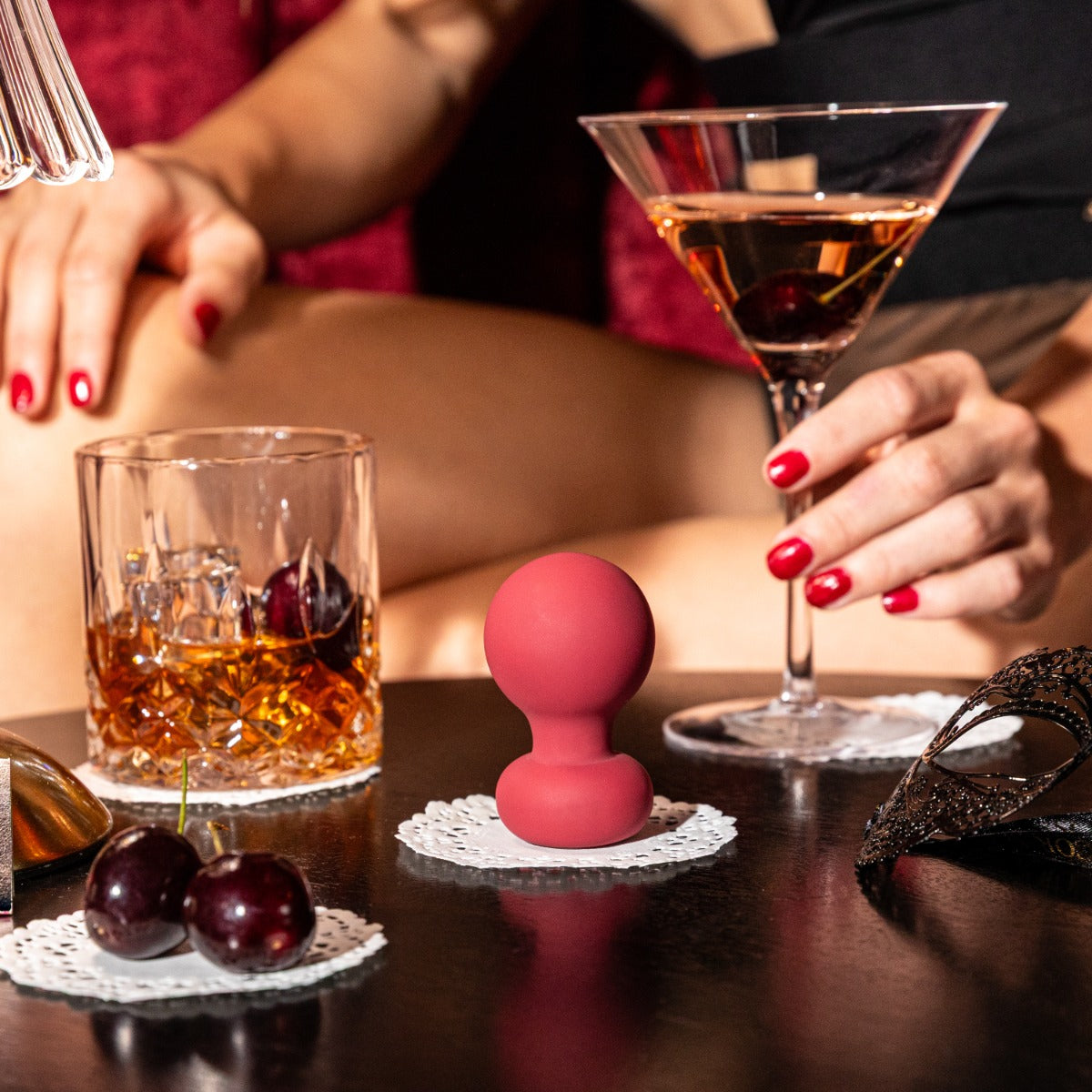 Lifestyle photo of a Palm vibrator on a table with classic cocktails