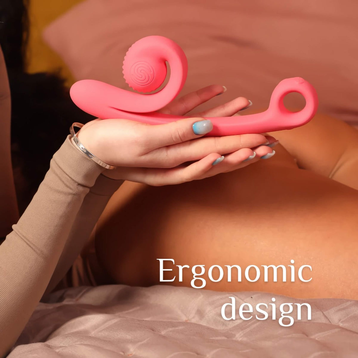 Snail Vibe Curve resting the plam of a woman's hand with the words "Ergonomic Design" on the image