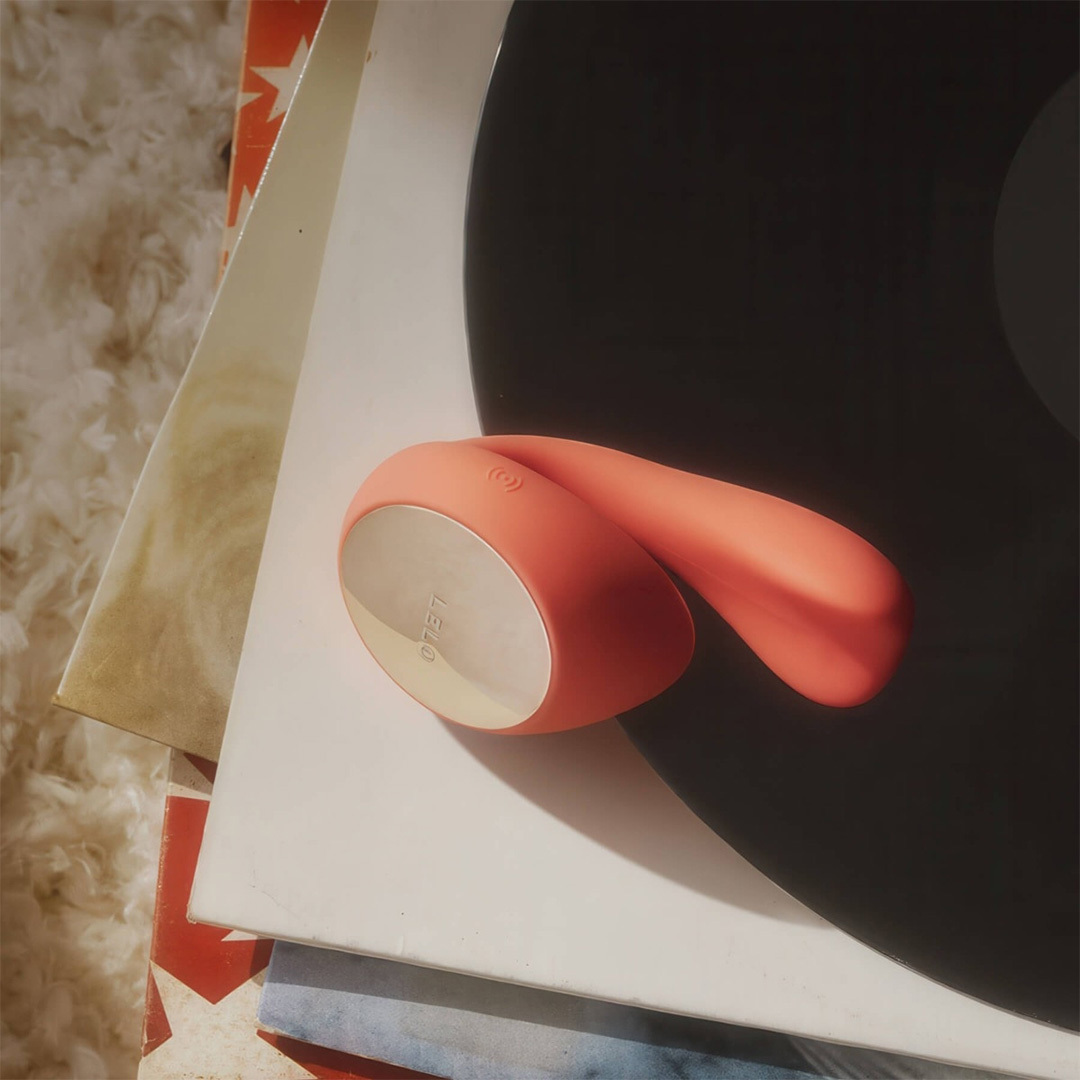 Lifestyle photo of the LELO Ida wave c shaped dual stim vibrator